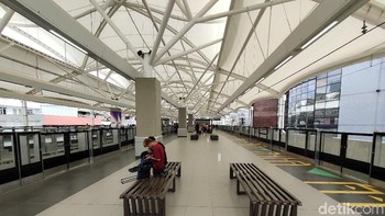 Dengan wide angle dapat menangkap stasiun MRT Blok M lebih luas. Foto: Adi Fida Rahman/detikINET