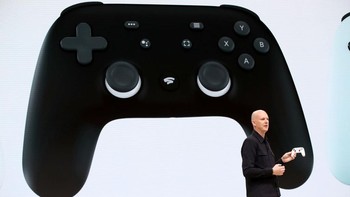 Game di Stadia pada dasarnya bisa dimainkan dengan keyboard dan mouse. Bahkan diklaim dapat pula memakai controller game Microsoft, Sony, maupun Nintendo. Tapi controller khusus ini punya sejumlah daya piket untuk membuat main di Stadia jadi lebih nikmat. (Foto: Justin Sullivan/Getty Images)