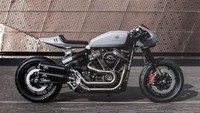 Tampilan paling menyita perhatian adalah muka, dilengkapi fairing khas model balap klasik dengan kelir abu-abu perak dan merah, serta penggunaan sistem pencahayaan Loop LED yang melingkar. Foto: Pool (Bikeexif)