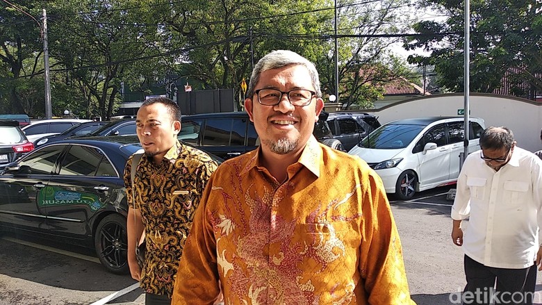 Aher-Demiz Penuhi Panggilan KPK sebagai Saksi Sidang Kasus Meikarta Aher-Demiz Penuhi Panggilan KPK sebagai Saksi Sidang Kasus Meikarta