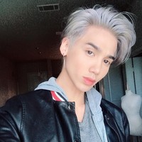 Duc Tran adalah pria asal Vietnam yang tinggal di Amerika. Sebelum tampil di Ru Paul Drag Race, Duc Tran yang punya nama panggung Plastique Tiara itu bekerja sebagai penata rambut dan performer drag queen. Foto: Instagram (@plastiquetiara)