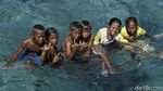 Berenang Ala Anak Pantai Papagarang
