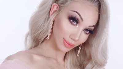 Pria Ganteng Ini Bisa Bertranformasi Jadi Wanita Cantik yang Mirip Barbie