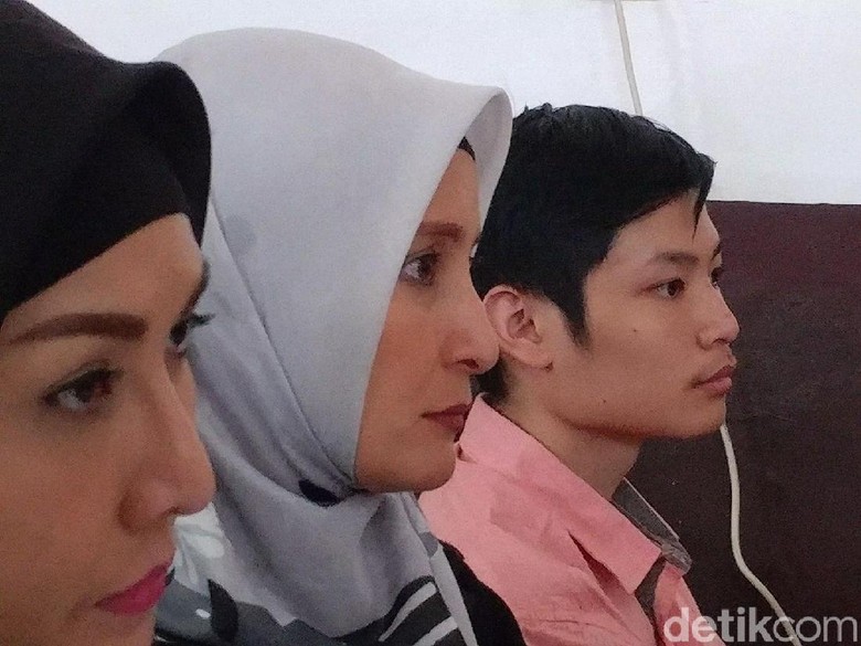 Suami Divonis 3,5 Tahun, Inneke Koesherawati: Terbaik dari Allah Suami Divonis 3,5 Tahun, Inneke Koesherawati: Terbaik dari Allah