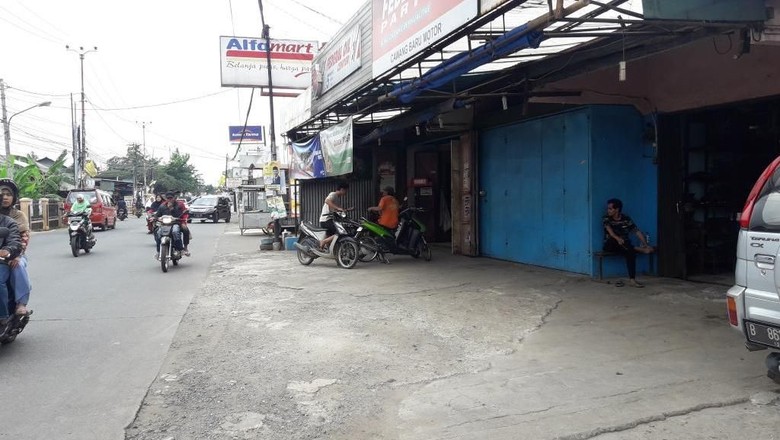 Polisi-Lurah Operasi Yustisi Buru Pengeroyok Tukang Pecel Lele di Bekasi Polisi-Lurah Operasi Yustisi Buru Pengeroyok Tukang Pecel Lele di Bekasi