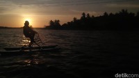Wahana sepeda laut ini menawarkan keindahan panorama alam laut Binuang yang dapat dinikmati dengan cara bersepeda berkeliling di laut lepas (Abdy/detikcom)