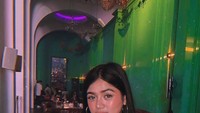 Berawal dari pesan singkat yang dikirimkan Vicky Prasetyo lewat fitur direct message (DM) di Instagram, nama model Vieranni menjadi sorotan. Vieranni juga hobi makan lho. Foto: Instagram @vierannii