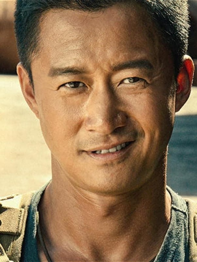 Di urutan pertama ada Jason Wu atau yang dikenal juga sebagai Wu Jing. Wu Jing merupakan seorang seniman bela diri, aktor, dan sutradara China berusia 44 tahun. Ia pun populer setelah membintangi dua film terlaris dalam sejarah China, Wolf Warior 2 dan The Wandering Earth. Foto: Instagram