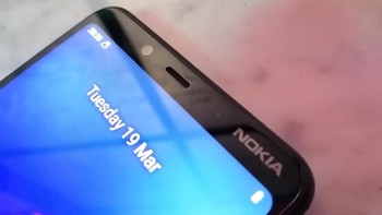 Nokia 3.1 Plus hadir tanpa poni alias notch. Bentang layarnya 6 inch dengan resolusi HD+ dan aspek rasio 18:9. (Foto: Muhamad Imron Rosyadi/detikINET)
