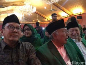 Mukernas PPP Dimulai, Suharso-Lukman Hakim Cipika-cipiki