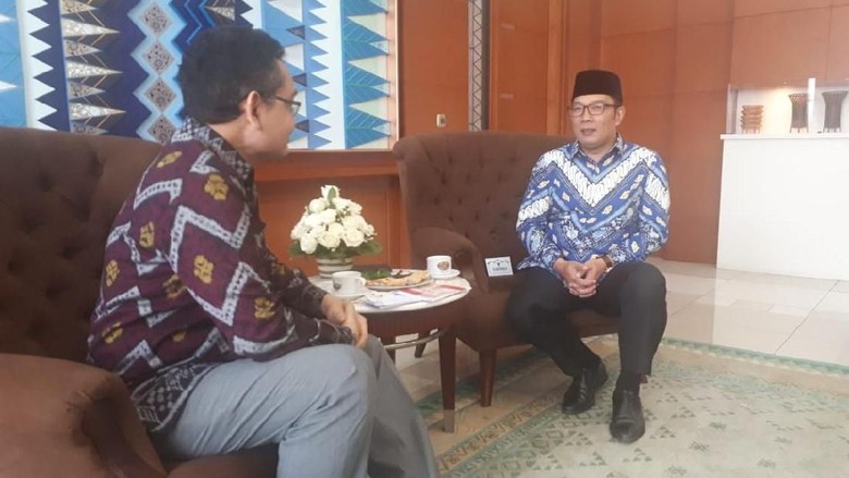 Dubes RI untuk Swedia, Bagas dan Gubernur Jabar Ridwan Kamil (dok KBRI Stockholm) Dubes RI untuk Swedia, Bagas dan Gubernur Jabar Ridwan Kamil (dok KBRI Stockholm)
