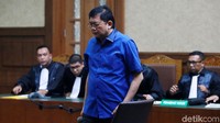 Lucas juga terbukti menyarankan Eddy Sindoro melepas status warga negara Indonesia itu agar KPK tidak bisa memproses hukum Eddy Sindoro. Dia juga melarang Eddy pulang karena menurut Lucas jika Eddy pulang akan berdampak besar dan ikut menyeret saudara kandungnya, James Riady.