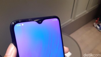 Untuk selfie tersedia kamera depan berukuran 5MP. (Foto: detikINET/Virgina Maulita Putri)