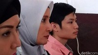 Inneke Koesherawati hadiri sidang vonis sang suami, Fahmi Darmawansyah, di Pengadilan Tipikor, Bandung, Jawa Barat, Rabu (20/3/2019).