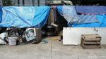 Bangunan Liar dan Sampah Plastik Berjejer di Bantaran BKB