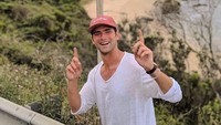 Hingga kini Sean masih menjadi salah satu model pria dengan bayaran tertinggi. Di sela pemotretannya, ia banyak mengunjungi destinasi wisata (seanopry55/Instagram)