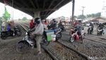 Hati-hati! Masih Ada Jalur Perlintasan KA Tak Berpalang di Kranji