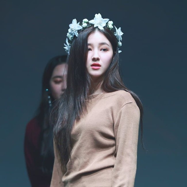 Nancy tidak mengubah namanya. Nama Koreanya tetap Lee Seungri. Geuroo bukan nama baru, hanya panggilan, tulis MLD Entertainment. Foto: Instagram/@mld_official, @momoland_official