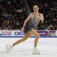 Mengalami sakit dan cedera parah, Eun Soo tetap mengikuti kompetisi dengan plester menempel pada lukanya. Ia pun berhasil mendapatkan skor tinggi dengan poin 72.91 dan menempatkannya di ranking lima dalam kejuaraan tersebut. Sementara Mariah Bell berada di posisi enam. Foto: Getty Images