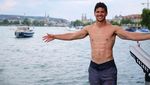 Foto: Gaya Liburan Atlet Seksi Italia