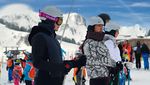 Foto: Gaya Luna Maya Main Ski di Prancis, Boleh Juga!