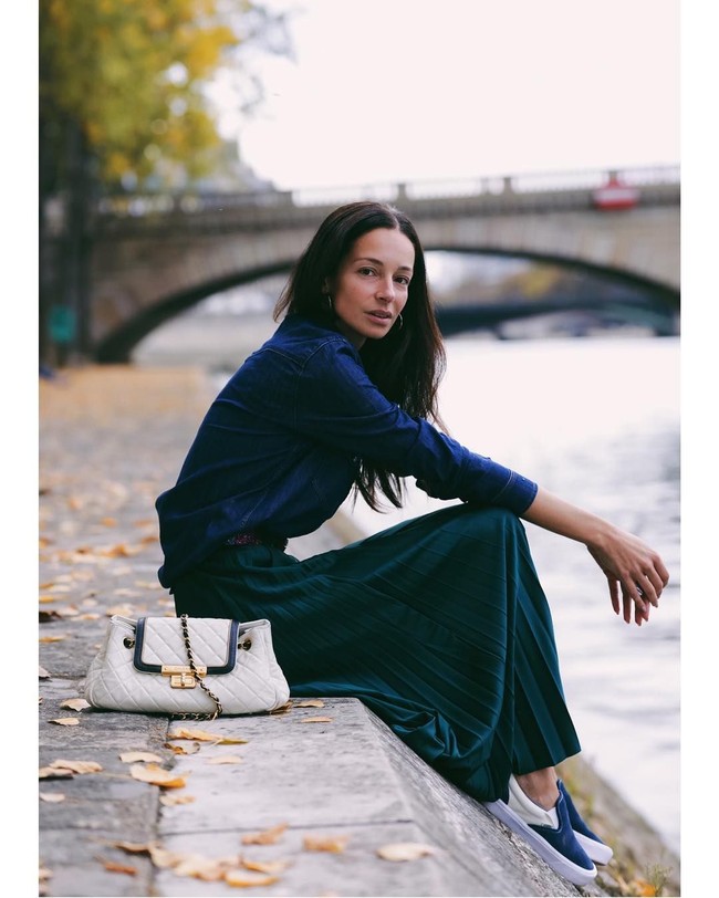 Walau jarang tampil sebagai model utama Amanda Sanchez punya kecantikan berkarakter dengan fitur wajahnya yang tegas. Ia juga punya gaya busana menarik tak kalah dari para model-model papan atas. Foto: Instagram @amandasanchez