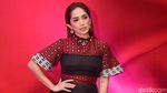 Sempat Bikin Heboh, Kok Ussy Sulistiawaty Nggak Pamer Ketiak Lagi?