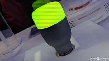 Lampu yang bisa diatur pakai aplikasi ini dijual Rp 299 ribu. Foto: Adi Fida Rahman/detikINET