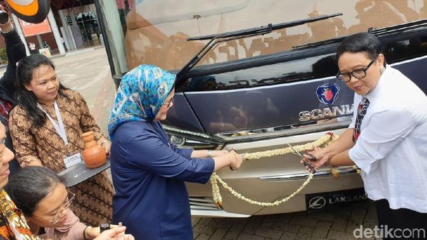 Seremoni ekspor perdana bus Ungaran ke Bangladesh