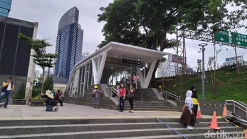 Hasil kamera belakang di outdoor dengan AI dan HDR aktif. Foto: Adi Fida Rahman/detikINET