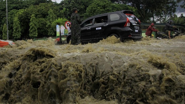 Pemprov Papua Siapkan Rp 5 Miliar untuk Korban Banjir Jayapura Pemprov Papua Siapkan Rp 5 Miliar untuk Korban Banjir Jayapura