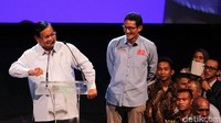 Prabowo juga sempat menari.