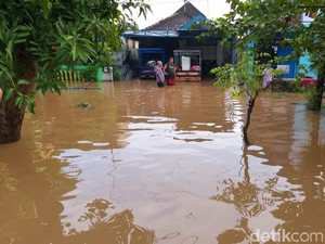Desa di Pasuruan Terendam Banjir Lebih 1 Meter, Aktivitas Warga Lumpuh