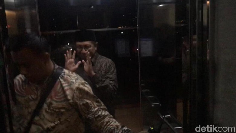 Ditanya soal Saran Mundur dari Fadli Zon, Menag Lukman Tersenyum Ditanya soal Saran Mundur dari Fadli Zon, Menag Lukman Tersenyum
