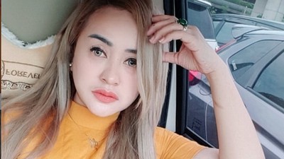 Lia Ladysta Saat Ngemil Peyek hingga Nongkrong di Kafe