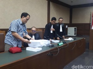 Berkas Tuntutan Idrus Marham Setebal 539 Halaman