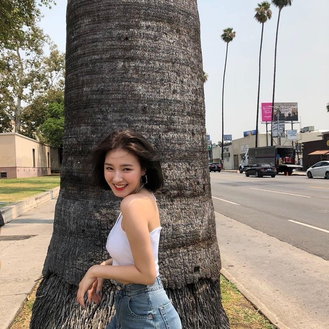 Nancy mengenyam pendidikan musik di Hanlim Multi Art School, Seoul, dan lulus setahun lalu pada 9 Februari 2018. Foto: Instagram/@mld_official, @momoland_official