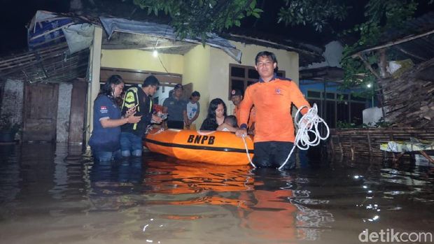 Puluhan rumah terendam banjir