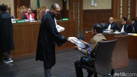 Idrus diyakini bersalah melanggar Pasal 12 huruf a dan Pasal 11 Undang-Undang Pemberantasan Tindak Pidana Korupsi juncto Pasal 55 ayat 1 ke-1 KUHP juncto Pasal 64 ayat 1 KUHP.