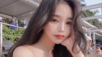 Kim Do Yeon memulai debut sebagai artis. Namun kini model seksi yang lebih dikenal dengan nama Dodo Baby, lebih dikenal sebagai model produk kecantikan. (dodo_baby/Instagram)