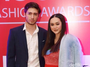 Unfollow dan Hapus Foto Suami, Begini Kondisi Rumah Tangga Aura Kasih