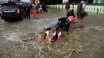Hari Kelima Pasca Banjir Bandang, Sentani masih Tergenang