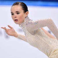 Mariah Bell diduga mendekati Lim Eun Soo dan dengan sengaja membuat sepatu seluncur esnya mengenai kaki atlet berusia 16 tahun tersebut. Akibatnya betis Eun Soo mengalami luka sobek. Foto: Getty Images