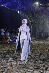 Terinspirasi Chanel Ivan Gunawan Gelar Fashion Show di 