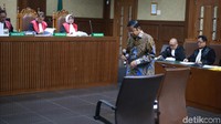 Duit itu disebut jaksa diterima Idrus untuk bersama-sama mantan Wakil Ketua Komisi VII DPR Eni Maulani Saragih membantu Kotjo mendapatkan proyek di PLN. Kotjo sebagai pemegang saham Blackgold Natural Resources Ltd (BNR) ingin mendapatkan proyek di PLN.