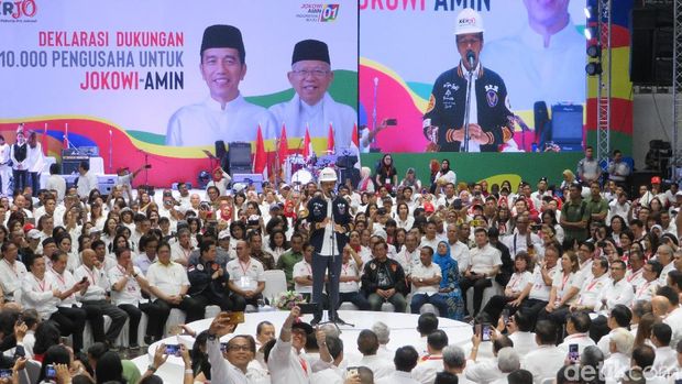  Capres petahana Joko Widodo (Jokowi) menyampaikan sambutannya kepada para pendukungnya di acara deklarasi 10.000 pengusaha untuk Jokowi-Ma'ruf Amin, Kamis (21/3/2019)