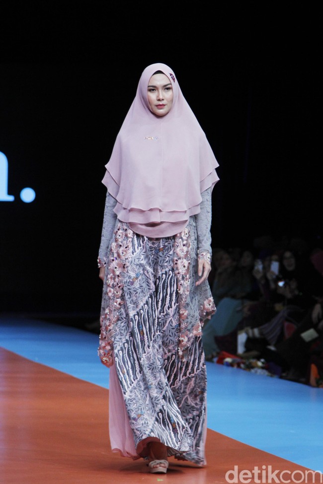 Koleksi busana muslim syari Si.Se.Sa yang ditampilkan di Si.Se.Sa Annual Fashion Show 2019, The Tribrata, Jakarta, [Selasa 19/03/2019]. Foto: Mohammad Abduh/Wolipop