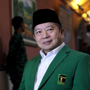 Plt  Ketua Umum PPP Suharso Monoarfa saat diwawancara wartawan pada pembukaan Mukernas III Dewan Pimpinan Pusat PPP di Bogor, Jawa Barat, Rabu (20/3/19). Agenda utama Mukernas PPP tersebut adalah pengukuhan Suharso Monoarfa sebagai Pelaksana Tugas Ketua Umum, menggantikan posisi Romahurmuziy yang telah dipecat karena tersandung kasus korupsi.. ANTARA FOTO/Yulius Satria Wijaya/pd.