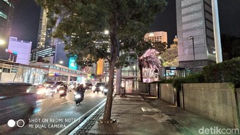 Hasil kamera belakang di outdoor dengan mode malam. Foto: Adi Fida Rahman/detikINET