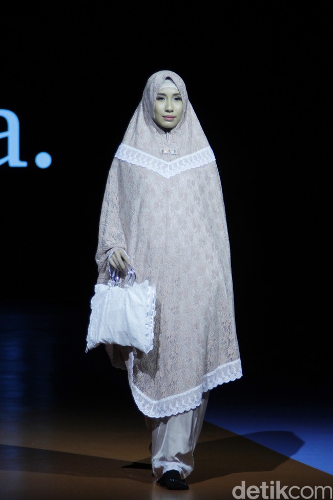 Koleksi busana muslim syari Si.Se.Sa yang ditampilkan di Si.Se.Sa Annual Fashion Show 2019, The Tribrata, Jakarta, [Selasa 19/03/2019]. Foto: Mohammad Abduh/Wolipop